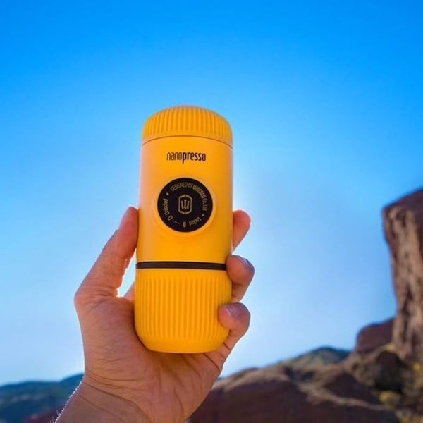 Портативная эспрессо-кофеварка Wacaco Nanopresso желтая WNANOYELLOW фото