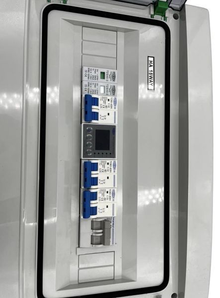 Щит защиты по переменному току TOMZN/TAXNELE 1 фаза АС НТ IP65 (HA 18WAY) щит.36 фото