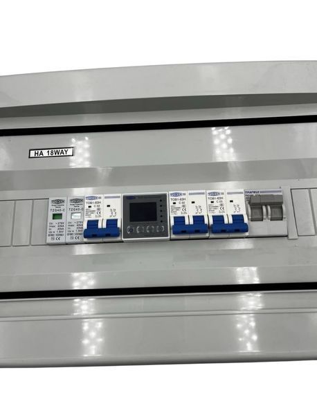 Щит защиты по переменному току TOMZN/TAXNELE 1 фаза АС НТ IP65 (HA 18WAY) щит.36 фото