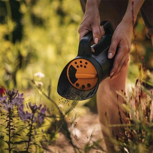 Ручний розкидач Fiskars Solid &trade; (1057076) 1057076 фото
