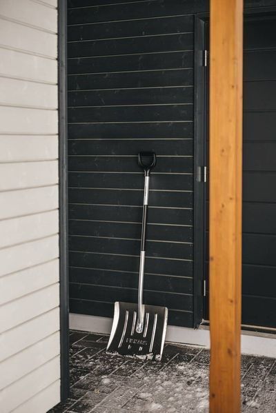 Лопата для прибирання снігу Fiskars Snow Light 143060 (1001636) 1001636 фото