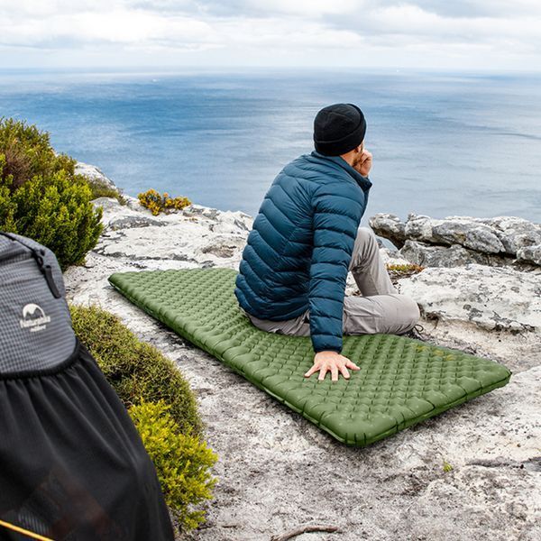 Матрац туристичний надувний одномісний Naturehike CNK2450WS014, надлегкий, 186х58х8 см, зелений із мішком для надування 6976023926808 фото