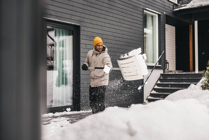 Лопата для прибирання снігу Fiskars Snow Light 143060 (1001636) 1001636 фото