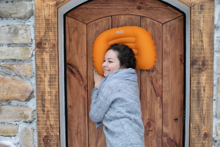 Подушка під голову Tramp Air Head помаранч 43х30см TRA-160 фото
