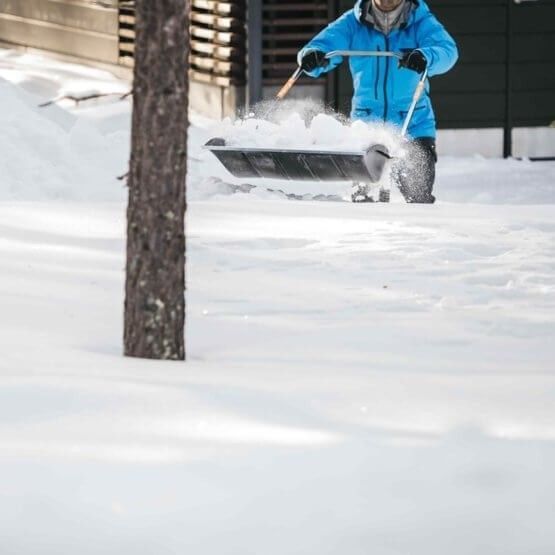 Скрепер-волокуша для уборки снега Fiskars SnowXpert 143021 (1003470) 1003470 фото
