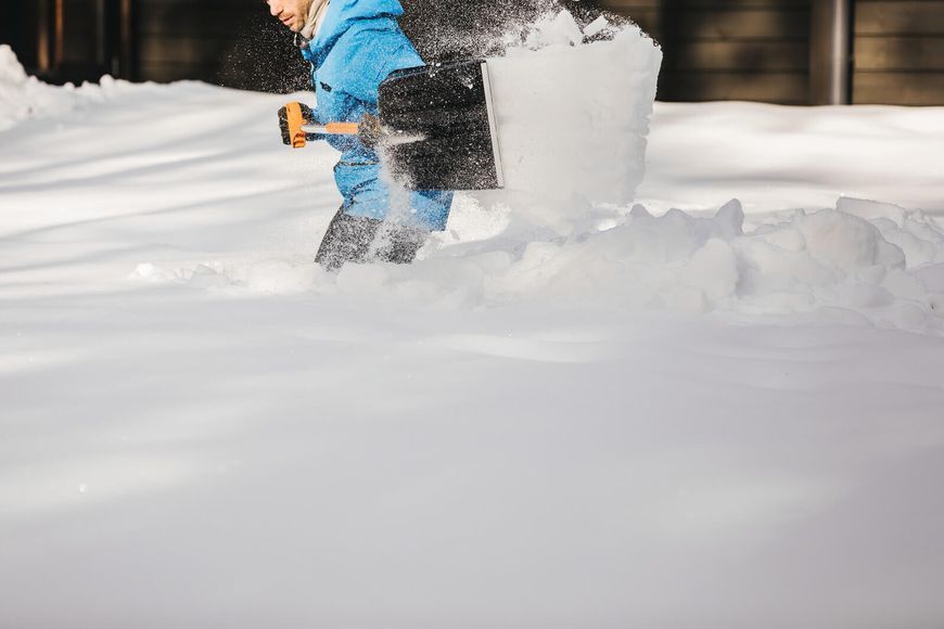 Скрепер-волокуша для уборки снега Fiskars SnowXpert 143021 (1003470) 1003470 фото