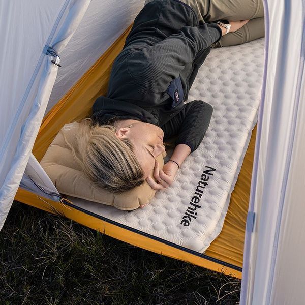 Матрац туристичний надувний одномісний Naturehike CNK2300DZ013, 185x55x3.5 см, світло-сірий, прямокутний 6976023926976 фото