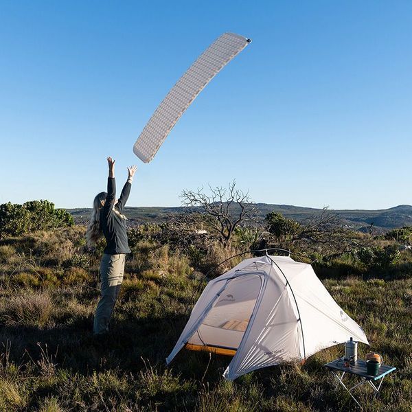 Матрац туристичний надувний одномісний Naturehike CNK2300DZ013, 185x55x3.5 см, світло-сірий, прямокутний 6976023926976 фото