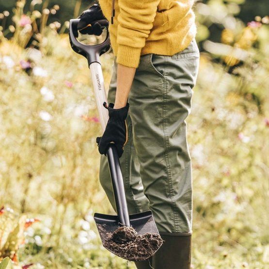 Лопата з дерев'яною ручкою Fiskars Solid&trade; (1066721) 1066721 фото