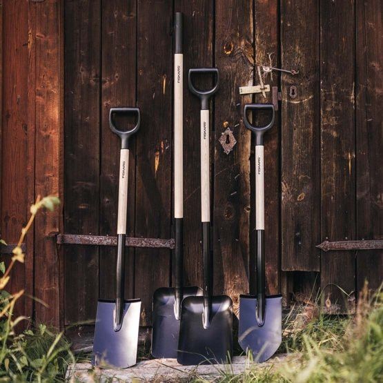 Лопата з дерев'яною ручкою Fiskars Solid&trade; (1066721) 1066721 фото