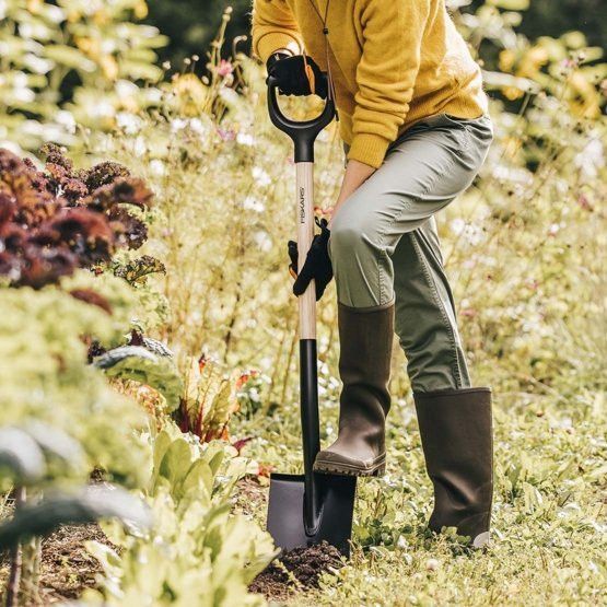 Лопата з дерев'яною ручкою Fiskars Solid&trade; (1066721) 1066721 фото