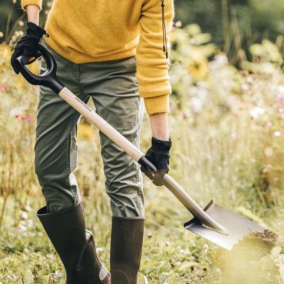 Лопата пряма з дерев'яною ручкою Fiskars Solid&trade; (1066722) 1066722 фото