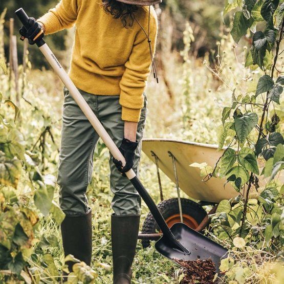 Лопата совкова з дерев'яною ручкою (L-подібна рукоятка) Fiskars Solid&trade; (1066724) 1066724 фото