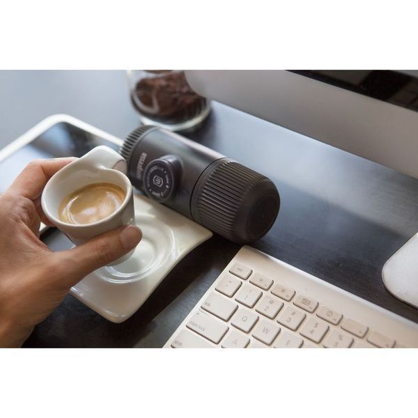 Портативна еспресо-кавоварка Wacaco Nanopresso сіра, механічна, для меленої кави WNANOGR фото