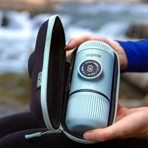 Портативна еспресо-кавоварка Wacaco Nanopresso блакитна з чохлом, механічна, для меленої кави WNANOBLUE фото