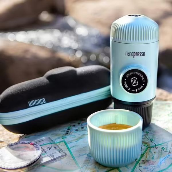Портативна еспресо-кавоварка Wacaco Nanopresso блакитна з чохлом, механічна, для меленої кави WNANOBLUE фото