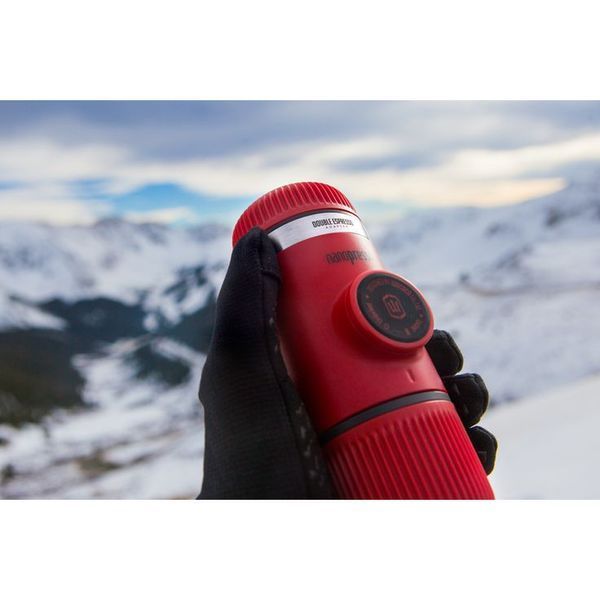 Портативна еспресо-кавоварка Wacaco Nanopresso червона з чохлом, механічна, для меленої кави WNANORED фото
