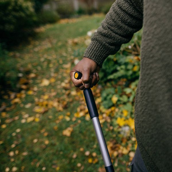 Лопата-грабли для листьев Fiskars Ergonomic (1077116) 1077116 фото
