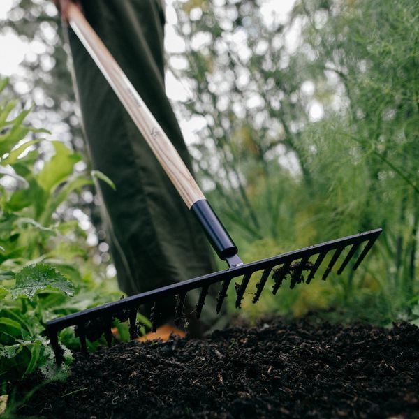 Граблі Fiskars Solid з дерев'яною ручкою 16 зубців (1011600) 1011600 фото