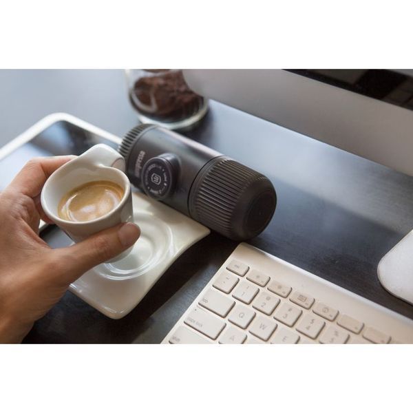 Портативна еспресо-кавоварка Wacaco Nanopresso сіра з чохлом, механічна, для меленої кави WNANOGRcase фото