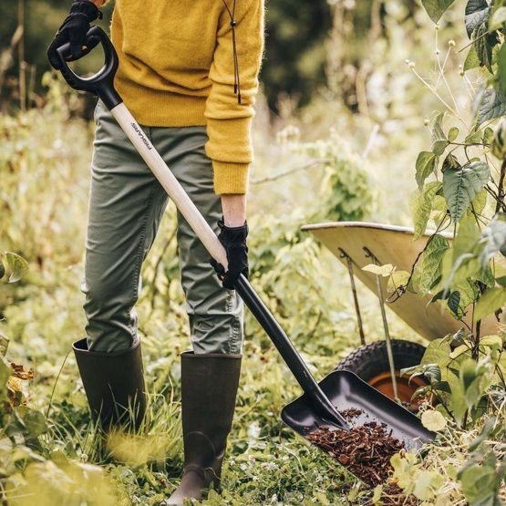 Лопата совкова з дерев'яною ручкою Fiskars Solid&trade; (1066723) 1066723 фото