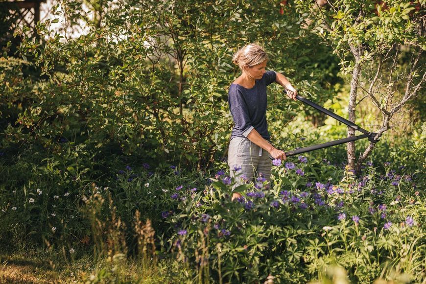 Малый плоскостный сучкорез Fiskars с загнутыми лезвиями SingleStep&trade; (S) L28 112160 (1001432) 1001432 фото