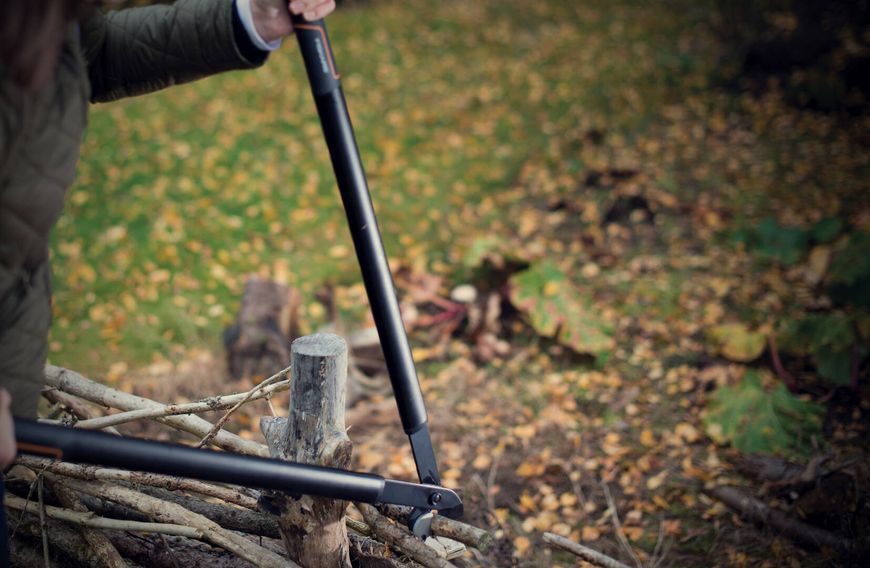 Большой контактный сучкорез Fiskars с загнутыми лезвиями SingleStep&trade; (L) L39 112450 (1001430) 1001430 фото