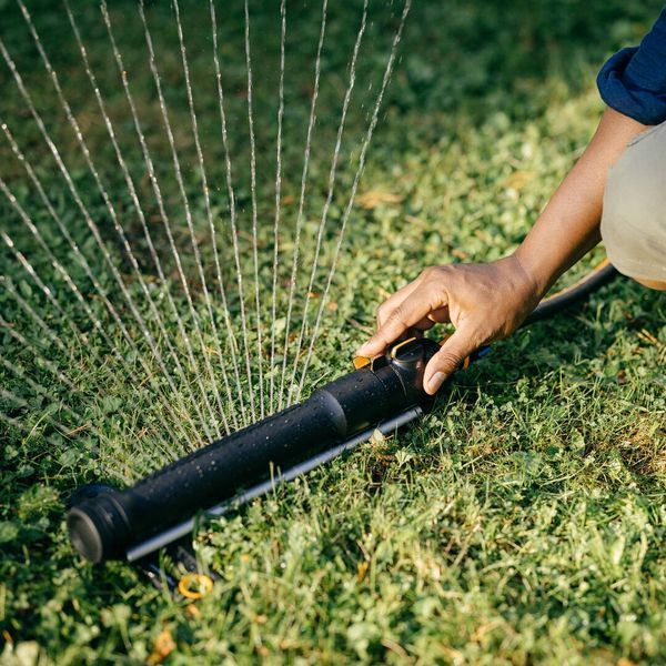 Дощувач Fiskars осцилюючий Fiskars Comfort S-M (1070834) 1070834 фото